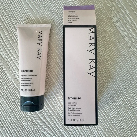 Mary Kay Timewise Age Fighting Moisturizer, combination to oily, NIB - Picture 1 of 2